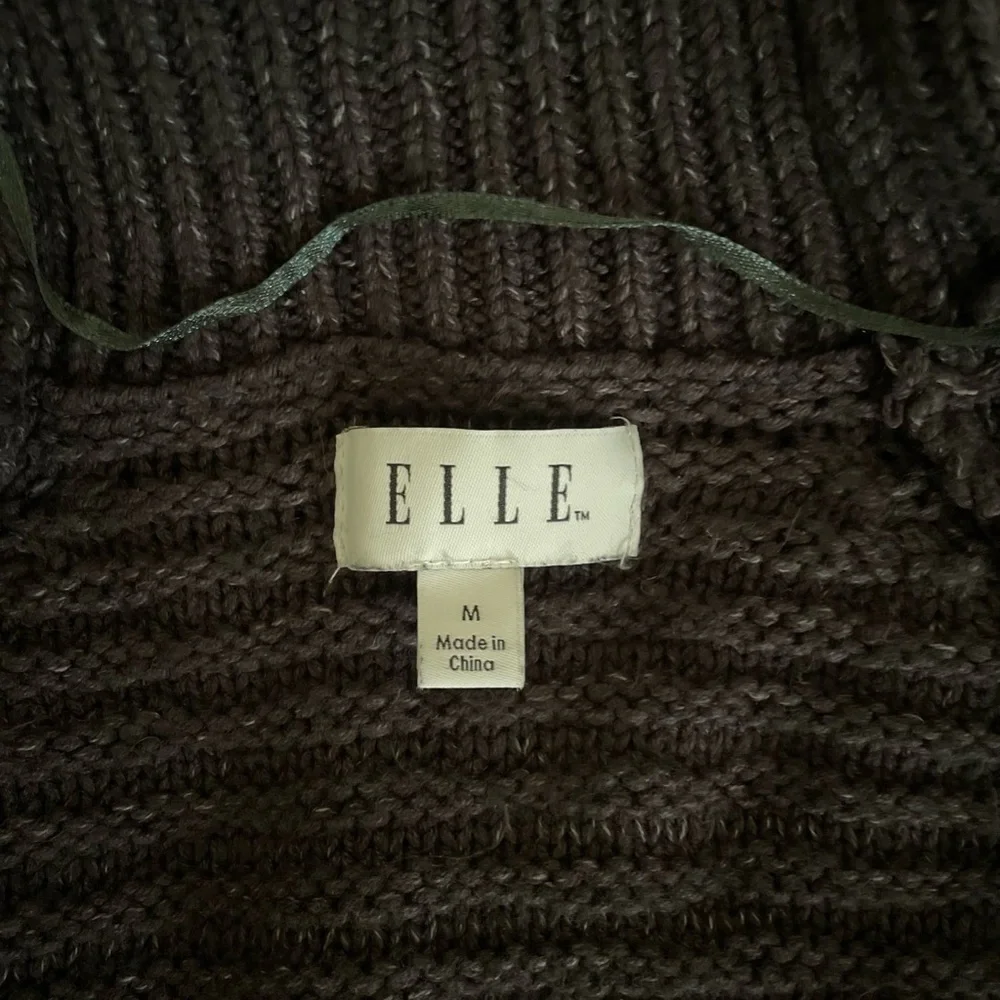 Elle black turtleneck